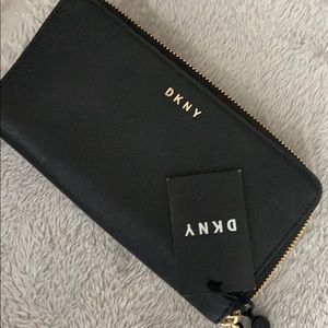 DKNY WALLET